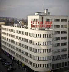 Biurowiec w śródmieściu Gdyni należał niegdyś do Polskich Linii Oceanicznych. Do tej pory nazywany jest "budynkiem PLO".