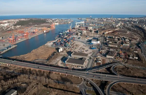 Realizacja przedsięwzięcia spowoduje uporządkowanie układu torowego i zwiększenie możliwości przeładunkowych w rejonie portu zachodniego.