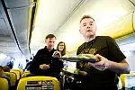 Śniadanie rozdawane przez szefa Ryanair podczas spotkania z dziennikarzami było prawdopodobnie pierwszym darmowym posiłkiem podanym na pokładzie samolotu tej linii.