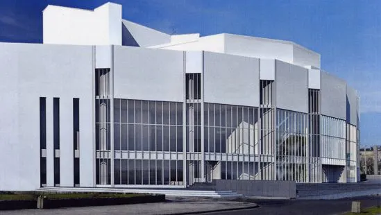 Tak będzie wyglądać fasada Teatru Muzycznego w 2013 roku. Po rozbudowie główna widownia pomieści 1070 widzów. Dzięki temu Muzyczny stanie się drugim teatrem w Polsce pod względem wielkości (większy jest tylko Teatr Wielki - Opera Narodowa w Warszawie).