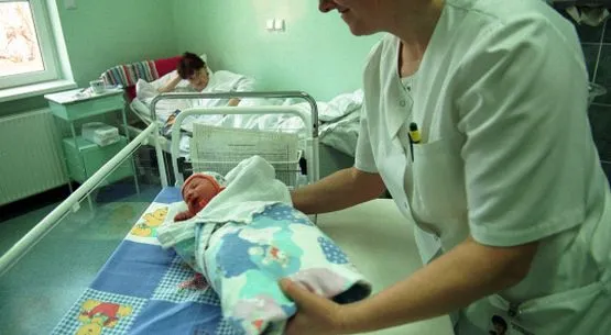 Większość oddziałów położniczych w Trójmieście wstrzymała porody rodzinne i ograniczyła odwiedziny.