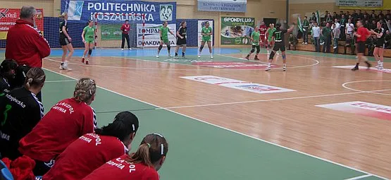 Piłkarki ręczne Łaczpolu Gdynia rywalizowały z AZS Politechniką Koszalin w ćwierćfinałach play-off ekstraklasy w dwóch kolejnych sezonach.