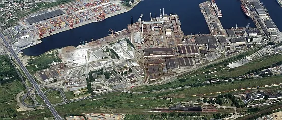 Budowa Estakady Kwiatkowskiego położyła kres idei budowy nowych basenów portowych. W tej sytuacji zarząd portu zdecydował się rozwijać na północny-zachód od trasy "suchą" logistykę.
