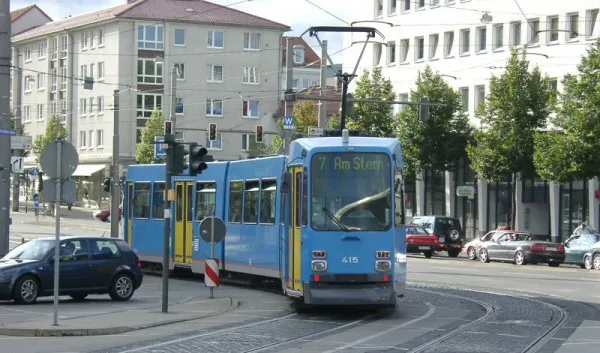 Za modernizację 14 takich tramwajów, które kosztowały miasto ok. 2,5 mln zł poznańska firma chce... 24 mln zł.