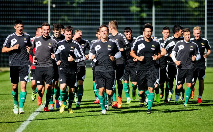 Letnie przygotowania do sezonu Lechia rozpoczęła ze zmienionym sztabem szkoleniowym oraz siedmioma nowymi piłkarzami. 