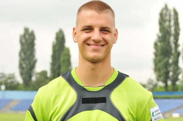 Mateusz Struski to jeden z dwójki bramkarzy zaproszonych na testy do Arki. W minionym sezonie wystąpił w 25 meczach II-ligowego Zagłębia Sosnowiec. W niemal co drugim spotkaniu zachowywał czyste konto.