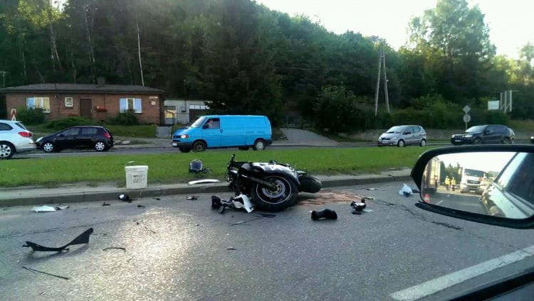 Wypadek na ul. Potokowej wyglądał bardzo poważnie, na szczęście ranny motocyklista znajduje się w stanie stabilnym.
