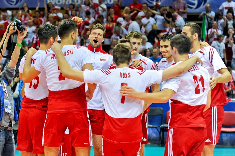 Polscy siatkarze po raz pierwszy od trzech meczów pokazali wolę walki. Dzięki temu wciąż liczą się w grze o finał Ligi Światowej.