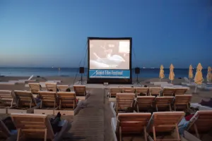 Na plaży będzie można obejrzeć filmy Stanisława Barei. Projekcje odbędą się również m.in. w PGS, Multikinie i Scenie Kameralnej Teatru Wybrzeże.