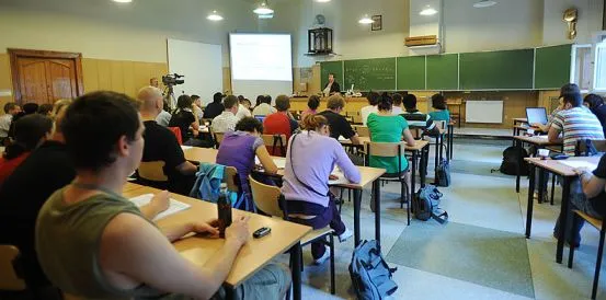 Wykłady o nanotechnologii obliczeniowej cieszą się dużym zainteresowaniem zarówno studentów z Polski, jak i z zagranicy.