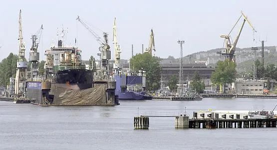 Stocznia Marynarki Wojennej w Gdyni - pracy coraz mniej, a perspektyw na dokończenie korwety nie widać.