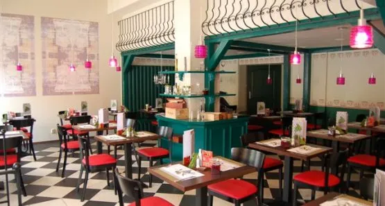Niedawno w tym miejscu była restauracja Chłopskie Jadło, a jeszcze wcześniej znana pizzeria La Pasta.