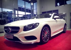 Mercedes s coupe. Dla cierpliwych. Czas oczekiwania na samochód wynosi ponad 10 miesięcy. 