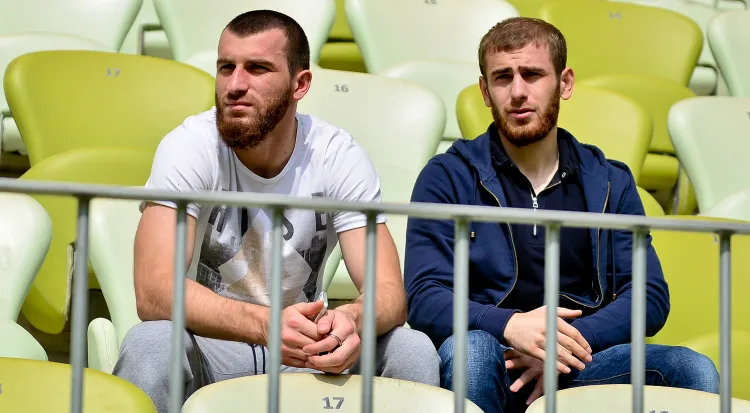 Zaur Sadajew (z lewej) i Adłan Kacajew to praktykujący muzułmanie. Jednak Ramadan nie powinien osłabić ich formy sportowej. W Lechii mają metody, aby radzić sobie i z takimi sytuacjami. 