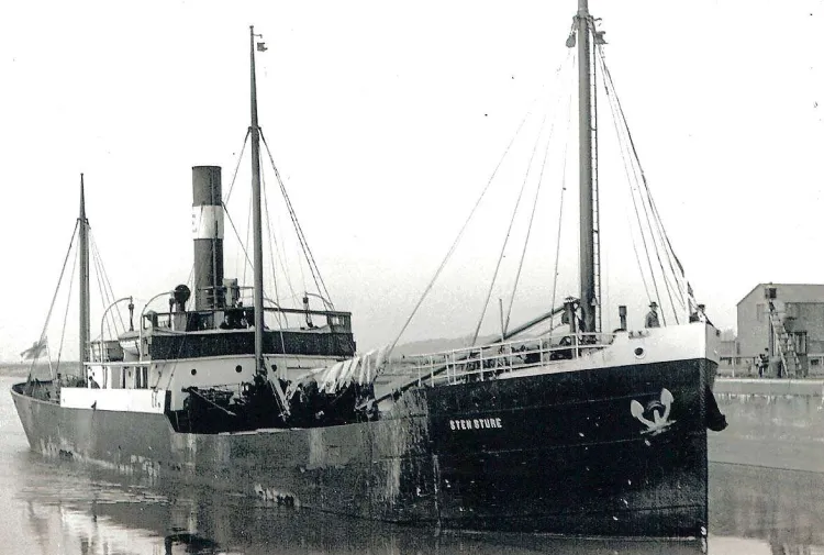 "Sten Sture" był 69-metrową jednostką, zwodowaną w 1900 roku w jednej z norweskich stoczni w Bergen.