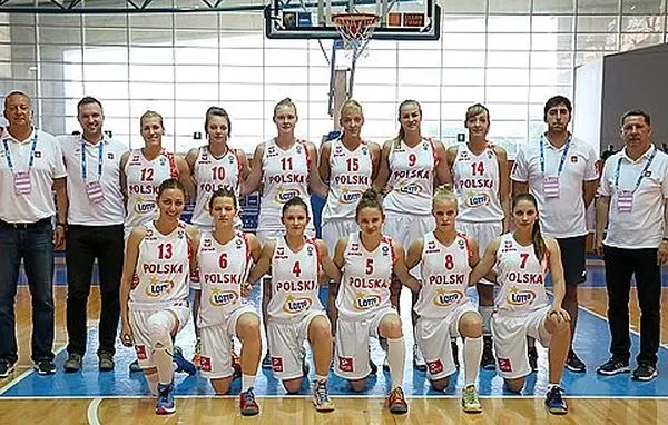 Anna Jakubiuk (nr 10) była trzecią najskuteczniejszą koszykarką kadry podczas mistrzostw Europy U-20.