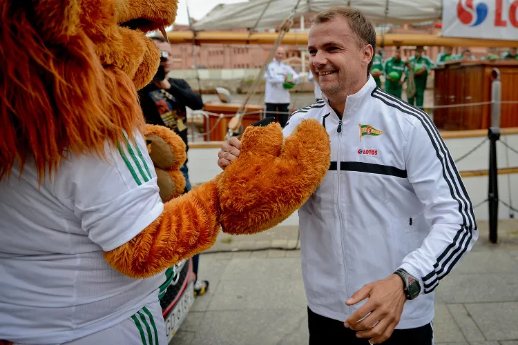Maciej Kalkowski w pierwszym zespole Lechii pełnił rolę asystenta trenera, gdy zespół prowadził Michał Probierz. W nowym sezonie poprowadzi III-ligowe rezerwy biało-zielonych.