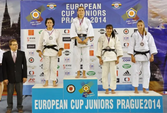 Aleksandra Jabłońska (pierwsza z prawej) w Pradze wywalczyła 3. miejsce podczas turnieju Pucharu Europy juniorek.