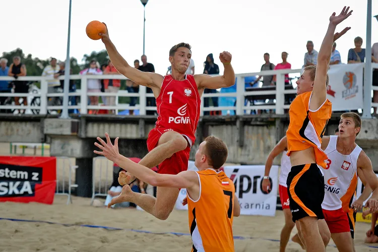 W sobotę i niedzielę przy Molo w Brzeźnie rywalizować będą najlepsze polskie zespoły w plażowej odmianie piłki ręcznej.