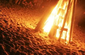 Nawet kilkadziesiąt zgłoszeń o rozpalaniu ognisk na plaży otrzymali strażnicy miejscy w Trójmieście od początku sezonu.