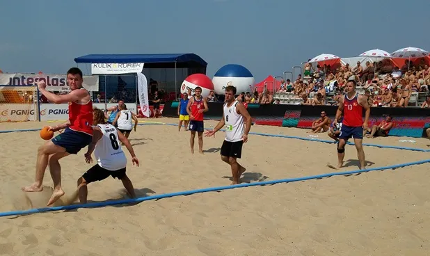 Najlepsi plażowi szczypiorniści rywalizowali w Gdańsku przez dwa dni. Dzień wcześniej każdy z widzów mógł spróbować swoich sił na piasku.