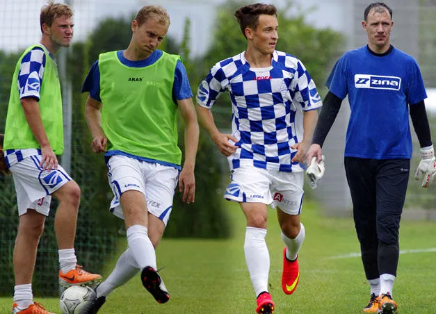 W Bałtyku na debiut czeka aż dwunastu piłkarzy. Na zdjęciu czterech z nich - od lewej: Patryk Ziółkowski, Adam Skierkowski, Dawid Zadrowski, Maciej Szlaga.