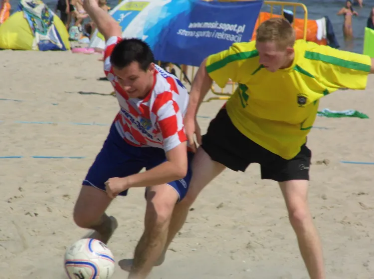 Sopockie turnieje piłki nożnej plażowej cieszyły się dużą popularnością.