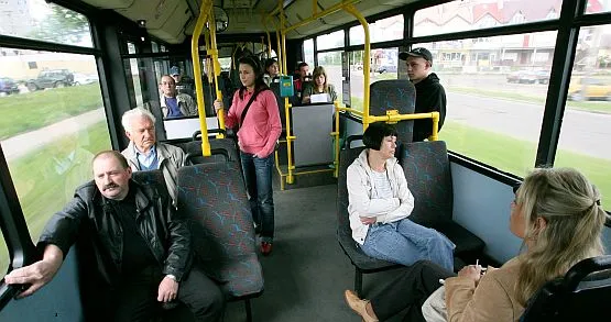 W gdyńskich autobusach już niemal nikt nie używa papierowych biletów miesięcznych.