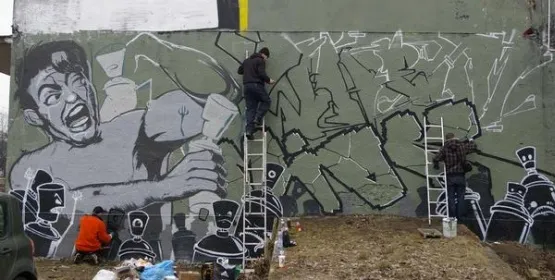 Nie na łące czy nad morzem, ale przy przystanku SKM w towarzystwie graficiarzy i streetartowców - to pomysł na to jak można spędzić majówkę w ramach czwartej edycji imprezy Only Members Graffiti Jam.