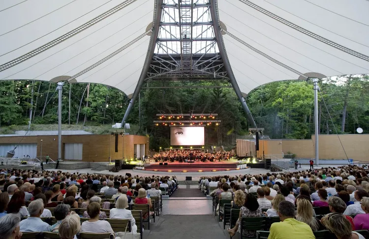 Ciekawy program oraz formuła koncertów sprawiają, że festiwal Sopot Classic cieszy się dużym zainteresowaniem publiczności. Podczas koncertu inauguracyjnego Opera Leśna była zapełniona niemal po brzegi. 