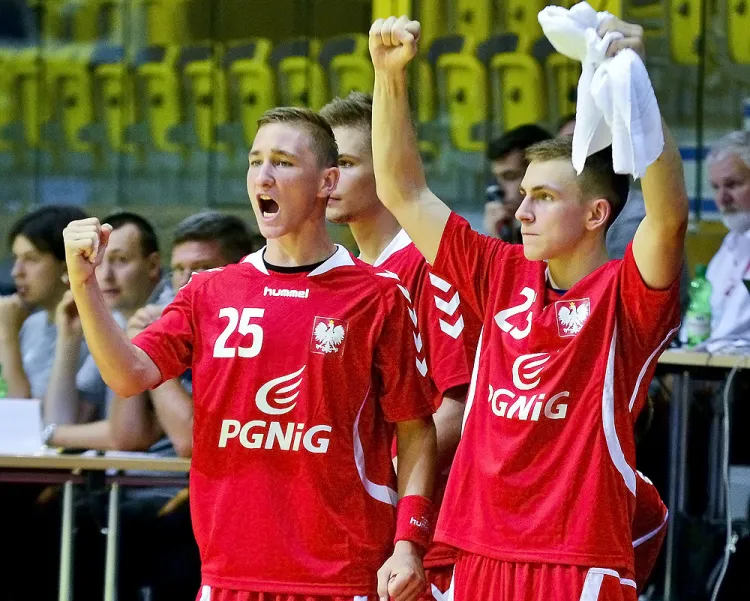 Drugiego dnia mistrzostw Europy polscy 18-latkowie wreszcie mieli powody do radości. Na zdjęciu: Patryk Mastalerz i Arkadiusz Moryto.