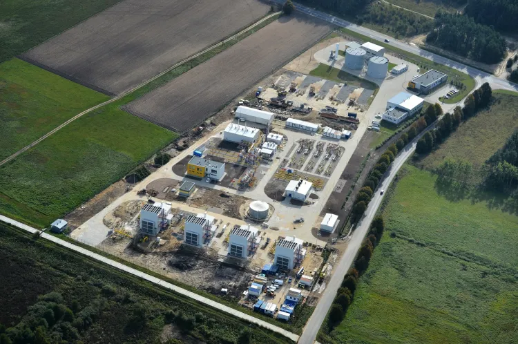 Na początku 2014 roku Polskie Górnictwo Naftowe i Gazownictwo SA otworzyło nowy kawernowy podziemny magazyn gazu Kosakowo. Magazyn ma poprawić warunki przesyłu gazu na Pomorzu, a w szczególności zapewni ciągłość dostaw oraz zwiększenie możliwości podłączenia do systemu nowych odbiorców. 