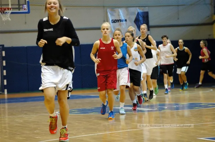Przygotowania do sezonu Basket rozpoczął w krajowym składzie. Przed startem rozgrywek zespół mają wzmocnić dwie zagraniczne zawodniczki: jedna podkoszowa i jedna występująca na obwodzie. 