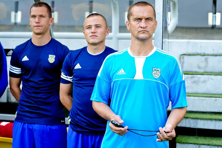 Dariusz Dźwigała jest przekonany, że Arka zmierza w dobrym kierunku. Robert Sulewski (pierwszy z lewej) i Michał Nalepa na razie mogą pomóc drużynie tylko jako rezerwowi. 