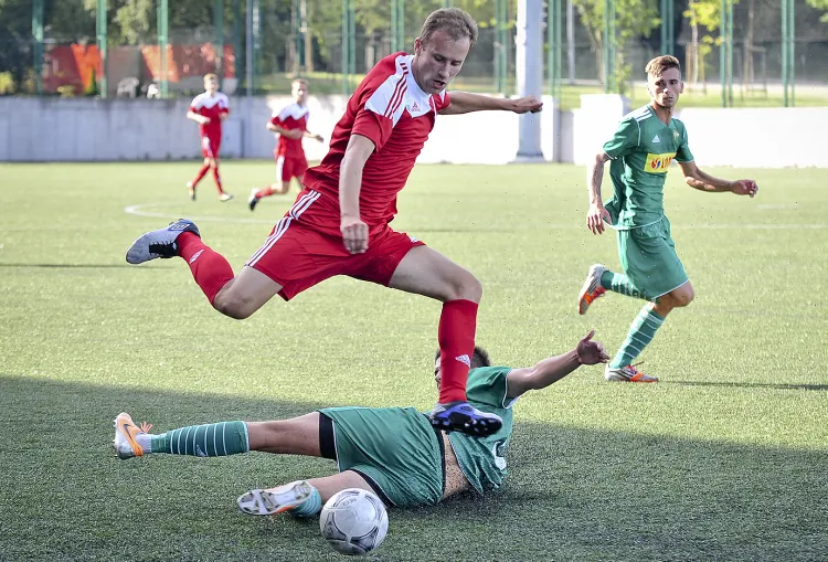 Łukasz Krzemiński (na zdjęciu) w meczu z Cartusią zaliczył asystę przy zwycięskim golu dla Bałtyku. Wywalczył też rzut karny, którego gdynianie nie zdołali wykorzystać.