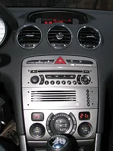 Firmowe radio w samochodzie zwykle narazi nas na duży wydatek.