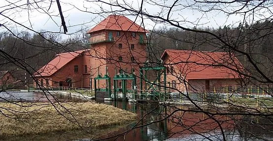 Elektrownia wodna w Biesowicach jest jedną z najstarszych i najciekawszych na Pomorzu.