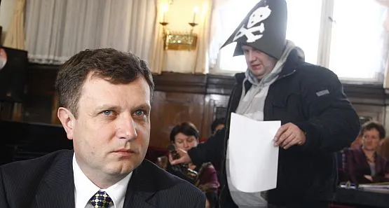 Piraci wtargnęli w piątek na sesję Rady Miasta w Sopocie.
