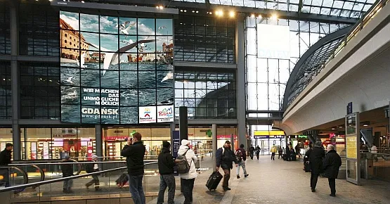 Olbrzymia reklama Gdańska i Gdyni od 10 marca zawiśnie w centralnym holu berlińskiego dworca.