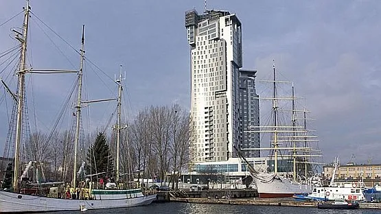Gdyńskie Sea Towers to najwyższy budynek mieszkalny w Polsce - ma prawie 142 m. Metr mieszkania kosztuje tu od 10 tys. zł do 29,5 tys. zł.
