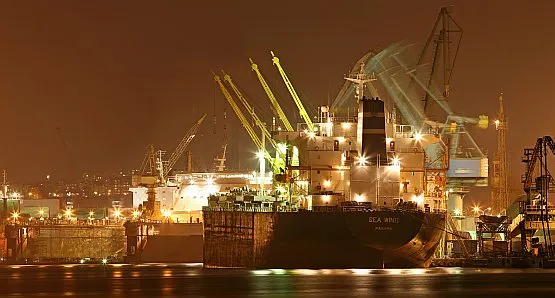 Polskie porty mają być elementem naszej prezentacji na Expo w Szanghaju w 2010 r. Nz. Port gdański nocą.
