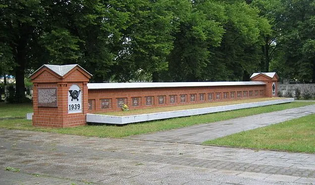 Na Cmentarzu Ofiar Hitleryzmu spoczywają szczątki wielu zasłużonych dla Gdańska i Polski bohaterów.