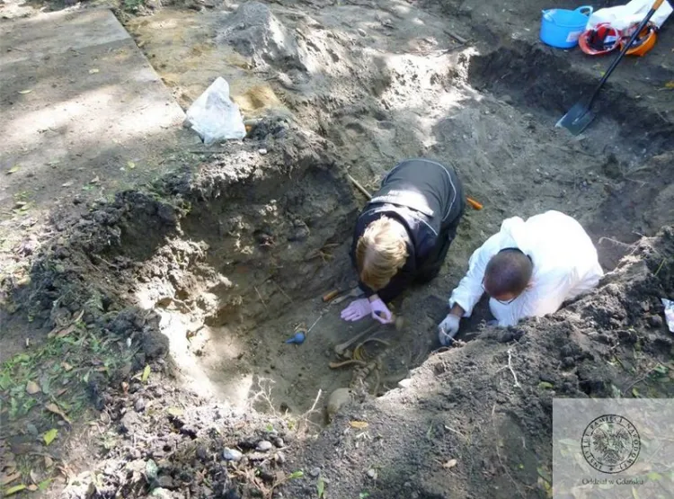 Na głębokości zaledwie 60 cm znaleziono szczątki mężczyzny. 