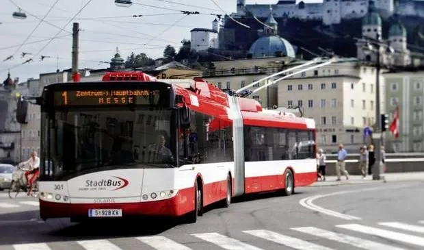 Trolejbusy przegubowe jeżdżą po kilku miastach Europy - np. szwajcarskim Winterthur (na zdjęciu), a także w Lublinie.