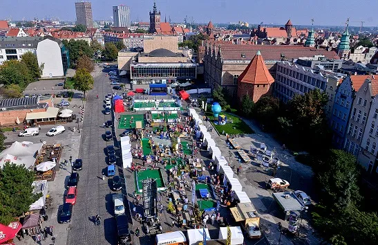 Targ Węglowy w Gdańsku na pięć godzin stał się jednym wielkim, różnorodnym boiskiem. 