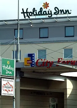 Szyld Holiday Inn już na początku stycznia zniknie z budynku hotelu przy Podwalu Grodzkim.