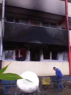 Spalone mieszkanie w falowcu przy ul. Jagiellońskiej.