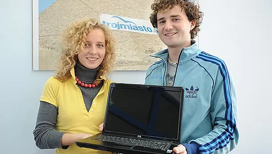 Zwycięska para - Patrycja i Rafał - odebrała we wtorek w redakcji trojmiasto.pl laptopa. 