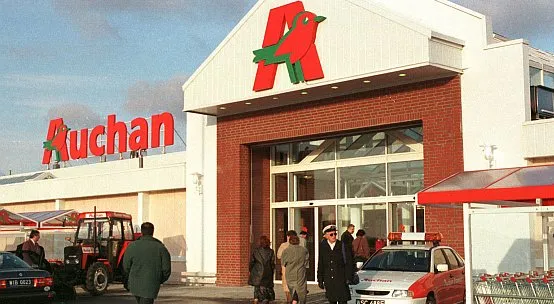 W sobotę dwóch mężczyzn włamało się do sklepu elektronicznego na terenie C.H Auchan. Jeden z mężczyzn próbował zadać cios siekierą policjantce. 