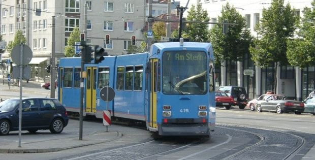 Pierwotnie Gdańsk miał zakupić 14 tramwajów z Kassel, ale ostatecznie udało się pozyskać jeszcze dwa więcej. Przebudowa jednego pojazdu kosztować będzie ok. 1,146 mln zł